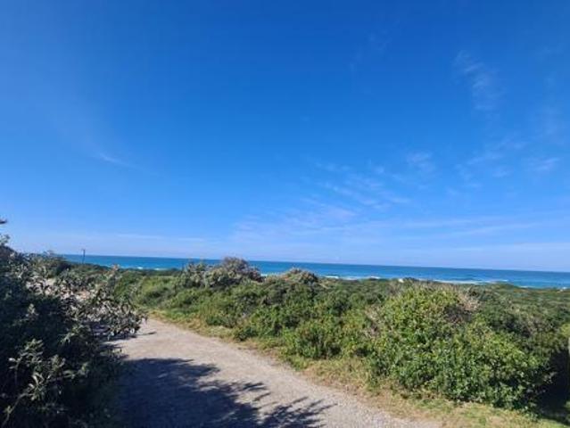 995 m² Land available in Cannon Rocks
