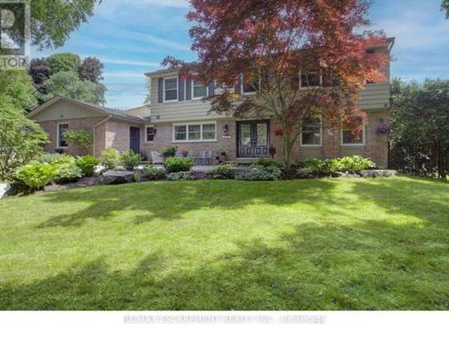 996 Cresthampton Lane, Mississauga, ON, L5H 2X1 house for sale | Listing ID W13539 | Royal LePage