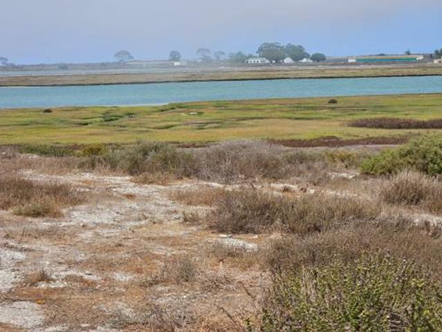 996 m² Land available in Port Owen