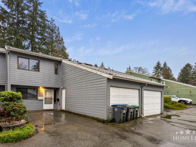 9976 149 St Spacious 3 Bedroom 2.5 Bathroom Townhouse with Den in Guildford – Tall Timbers Community [object Promise] for Rent