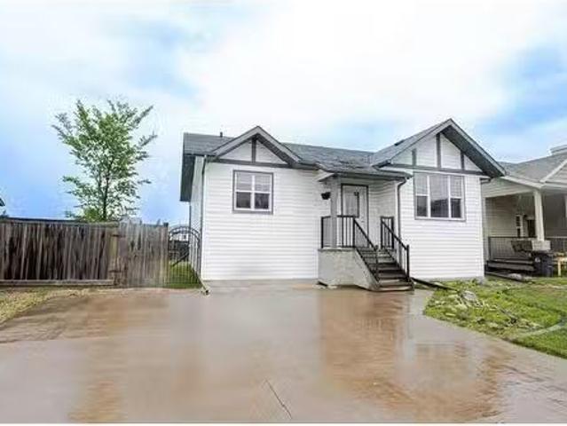 9997 105 Street, interactionsmith, AB, T0H 3C0 house for sal.