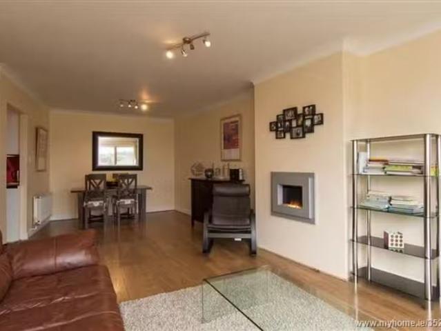 99 the oaks rockfield apartments, Dundrum, Dublin 14 is for rent