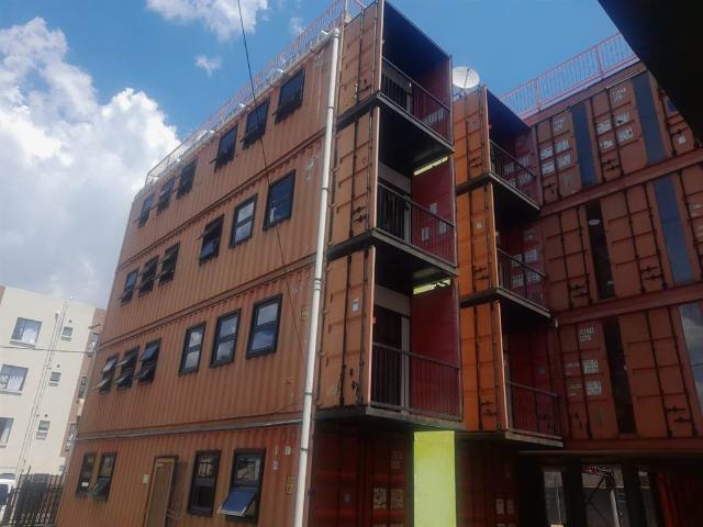 99 Bedroom Flat in Brixton