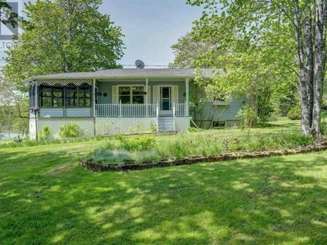 99 Gloria Lane, Carrolls Corner, NS, B0N 1Y0 house for sale | Listing ID 202613 | Royal LePage