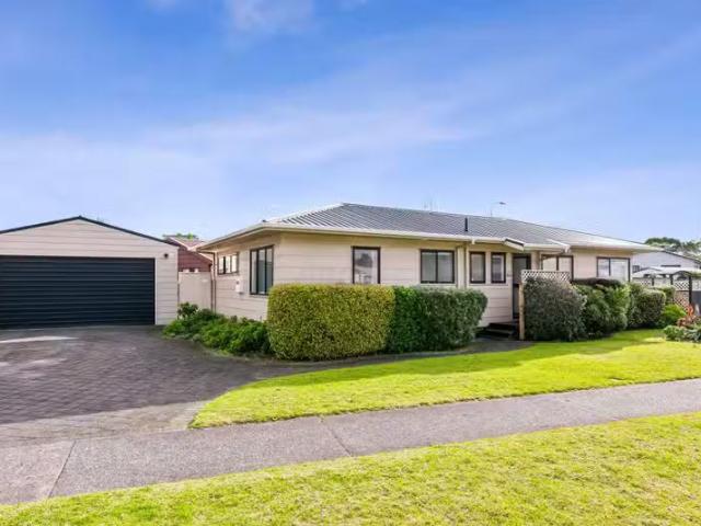 99 Queens Road, Waikanae Beach, Kapiti Coast For Sale