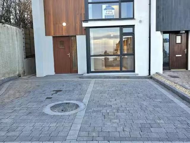 9 Marine Gates, Cobh, Co. Cork, P24R864 is for sale