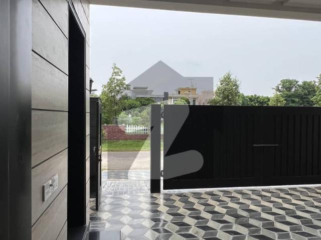 9 Marla New Luxury House For Sale