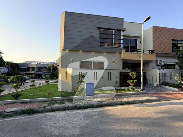 9 Marla brand New House Corner Bahria Town Phase 8