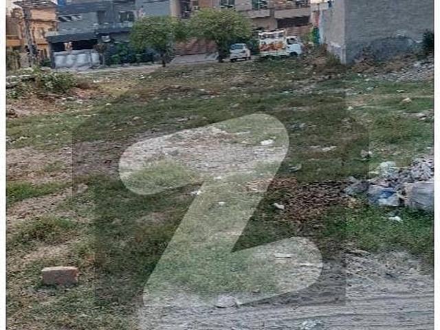 9 Marla Commercial Plot Available For Sale