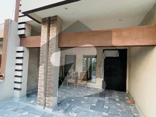 9 Marla Double Storey House Khyaban Garden Sargodha Road Faisalabad Ideal Location Security Gate Carpet Road Commercial Market Jamia Majhad Electricity Maujud Hai Wapda Khayaban Gardens