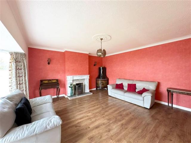 9 Ballinteer Court, Ballinteer, Dublin 16 Doran Estates Auctioneers & Property Management 4923 MyHome. Ie Residential