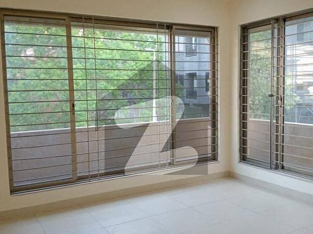 9 Bed Triple Storey Corner House for Sale in Prime Location