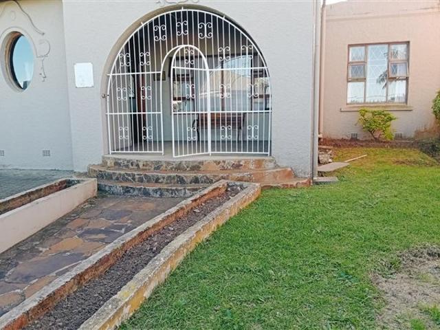 9 Bed House in Quigney