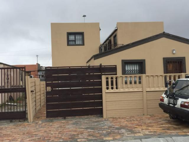 9 Bedroom Freehold For Sale in Eyethu