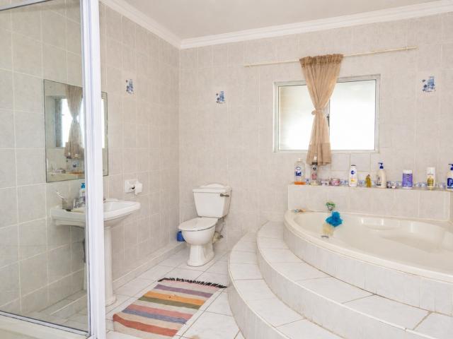 9 Bedroom House For Sale in Athlone Park