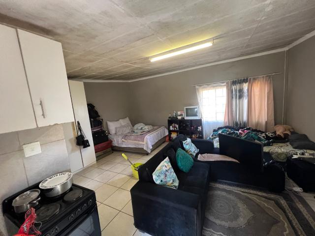 9 Bedroom House For Sale in Lyttelton Manor
