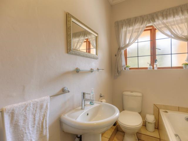 9 Bedroom House For Sale in Lynnwood Glen