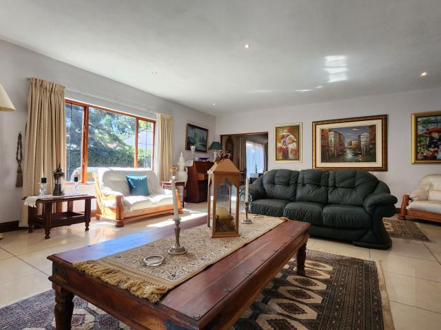 9 Bedroom House For Sale in Lynnwood Glen