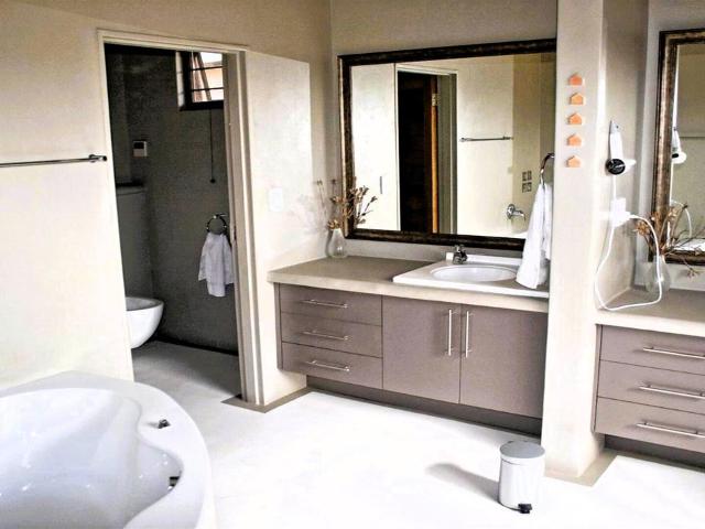 9 Bedroom house for sale in Mahlathini Private Game Reserve, Phalaborwa