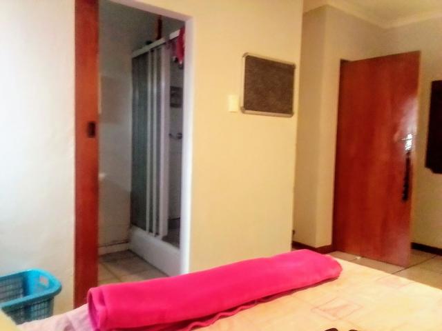 9 Bedroom House For Sale in Manor Gardens