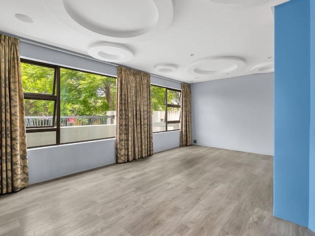 9 Bedroom House For Sale in Sundowner