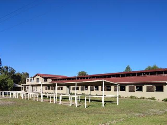9 Bedroom House in Cape Farms