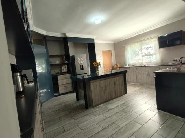 9 Bedroom House in Bethlehem Central