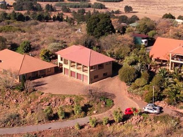 9 Bedroom House in Blue Saddle Ranches