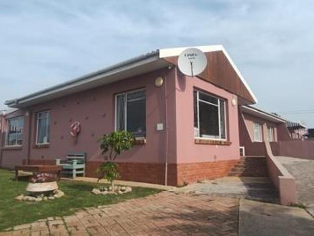 9 Bedroom House in Bramhope