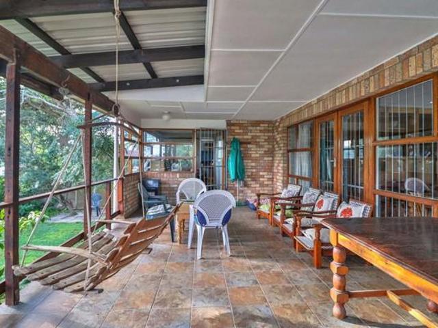 9 Bedroom House in Glenhurd