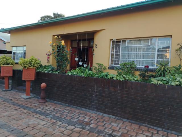 9 Bedroom House in Graaff Reinet