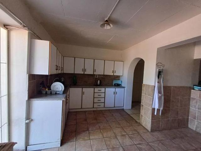 9 Bedroom House in Die Rand