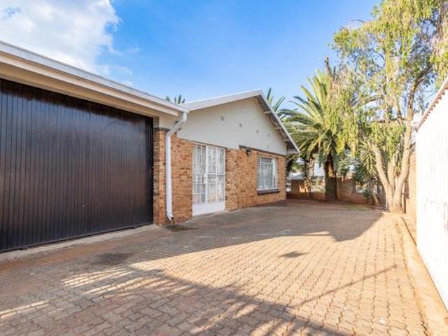 9 Bedroom House in Discovery
