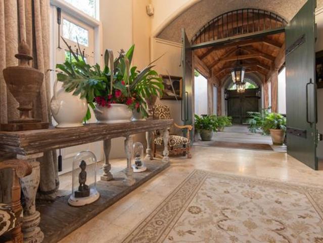 9 Bedroom House in Franschhoek Outlying