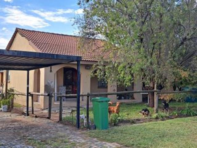 9 Bedroom House in Knoppieslaagte