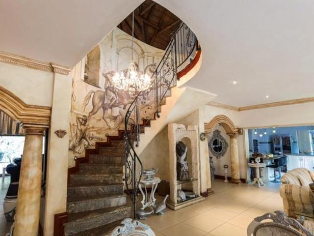 9 Bedroom House in Kshane Lake Lodge