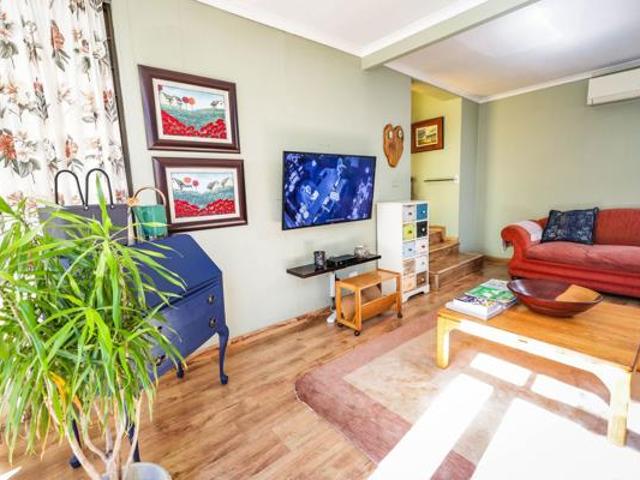 9 Bedroom House in Hutten Heights