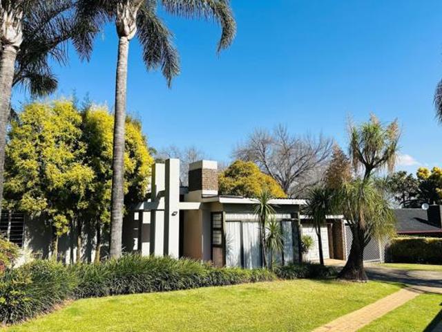 9 Bedroom House in Hutten Heights