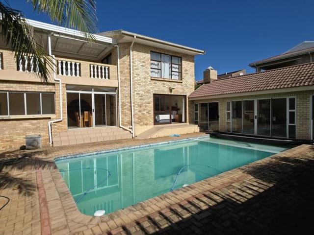 9 Bedroom House in Jeffreys Bay Central
