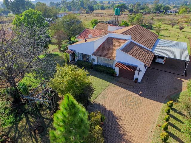 9 Bedroom House in Ooster AH