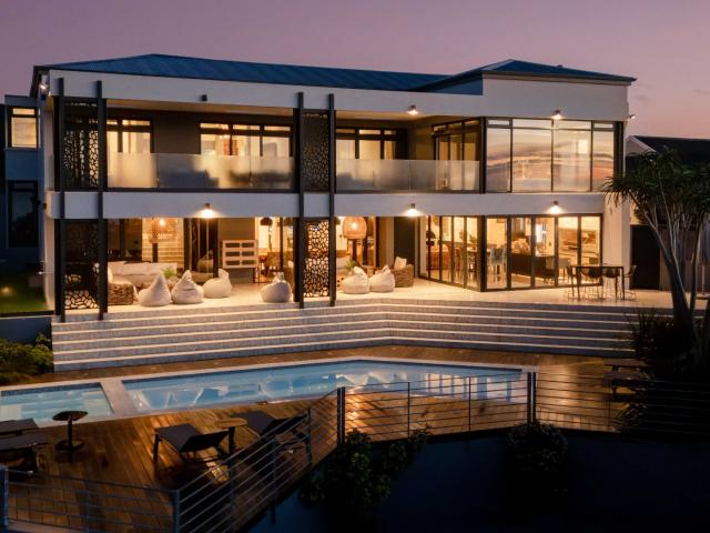 9 Bedroom House in Lower Robberg