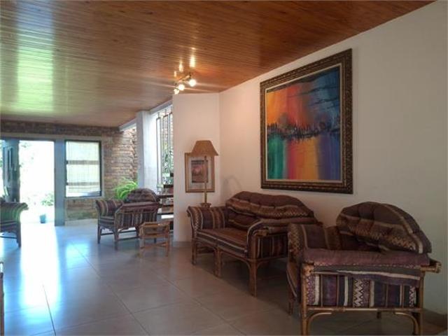 9 Bedroom House in Laudium