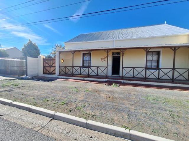 9 Bedroom House in Laingsburg