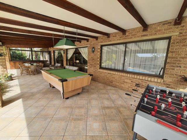 9 Bedroom House in Leisure Bay