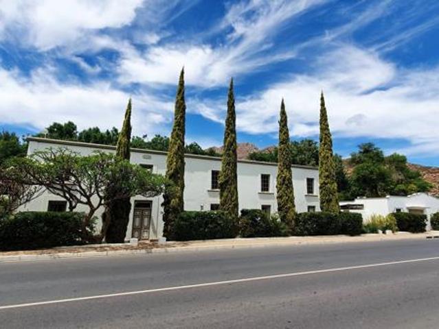 9 Bedroom House in Montagu Outlying