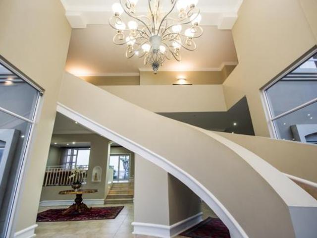 9 Bedroom House in Mooikloof Equestrian Estate
