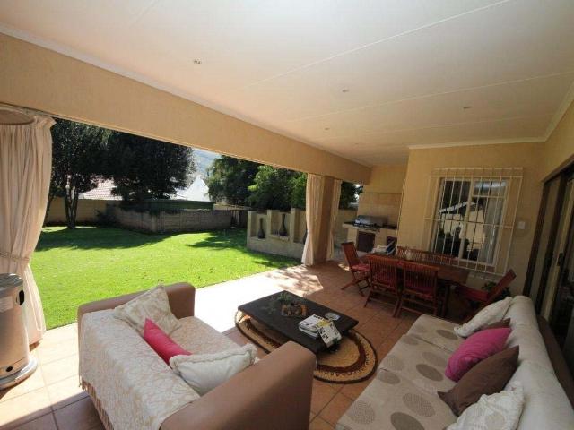 9 Bedroom House in Morninghill