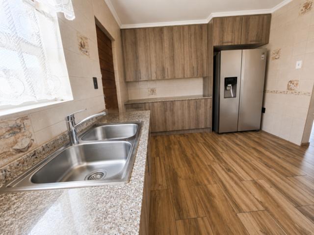 9 Bedroom House in Marlbank