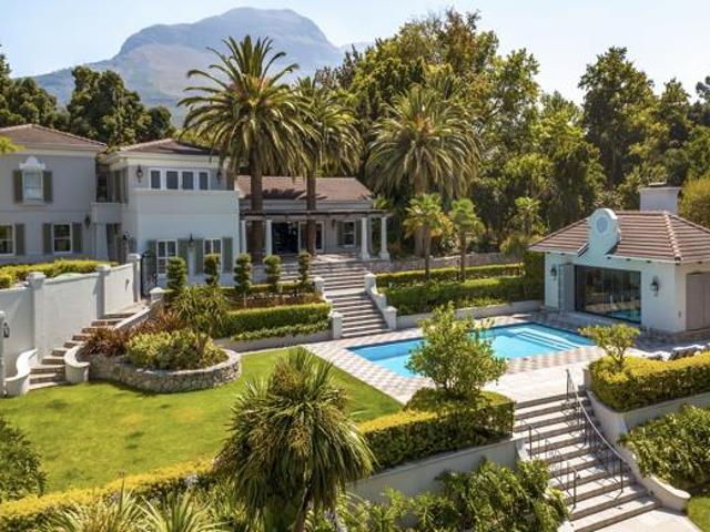 9 Bedroom House in Parel Vallei