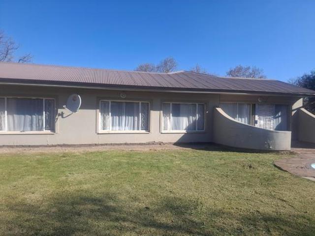 9 Bedroom House in Top Town